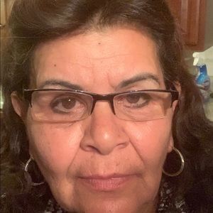 Meet your Posher, Yolanda